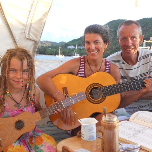Ana Claver familia navegando